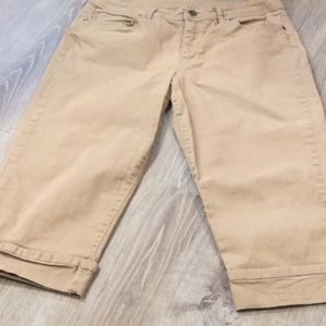 🌻 Sonoma~~Tan Capris 🌻